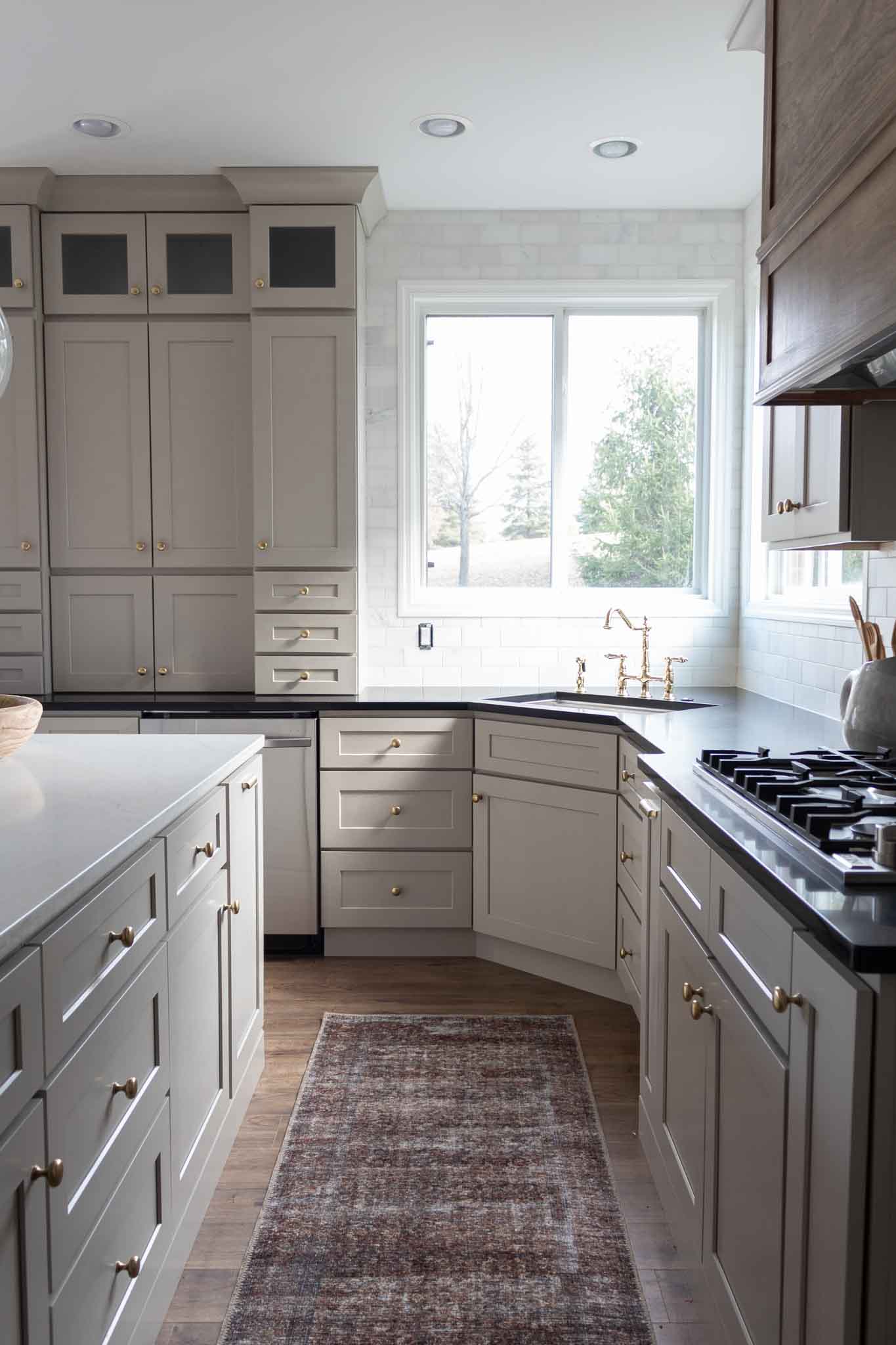 What Color Go With Black Countertops?