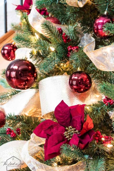 How to Decorate a Christmas Tree Like a Designer - The Lived-in Look