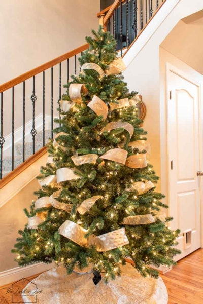 How to Decorate a Christmas Tree Like a Designer - The Lived-in Look