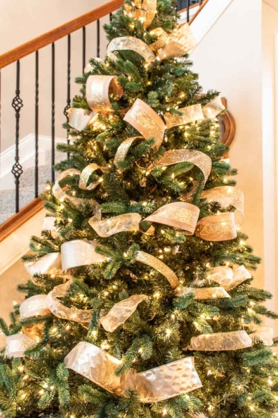 How to Decorate a Christmas Tree Like a Designer - The Lived-in Look
